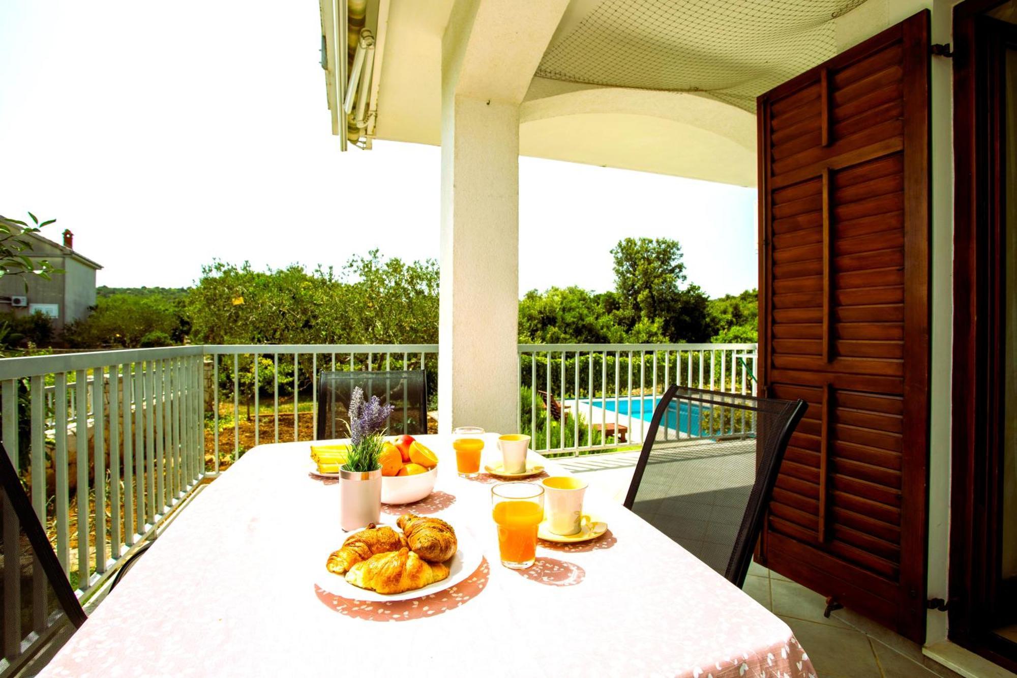 Holiday House Nena With Pool Vinišće Exterior foto